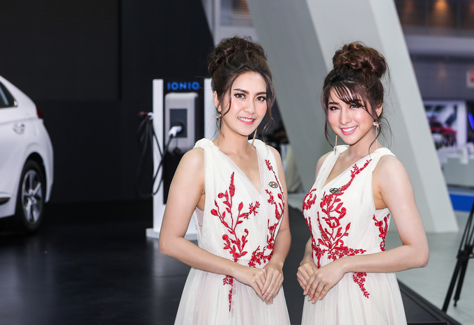 Dàn người mẫu tại triển lãm ôtô lớn nhất Đông Nam Á